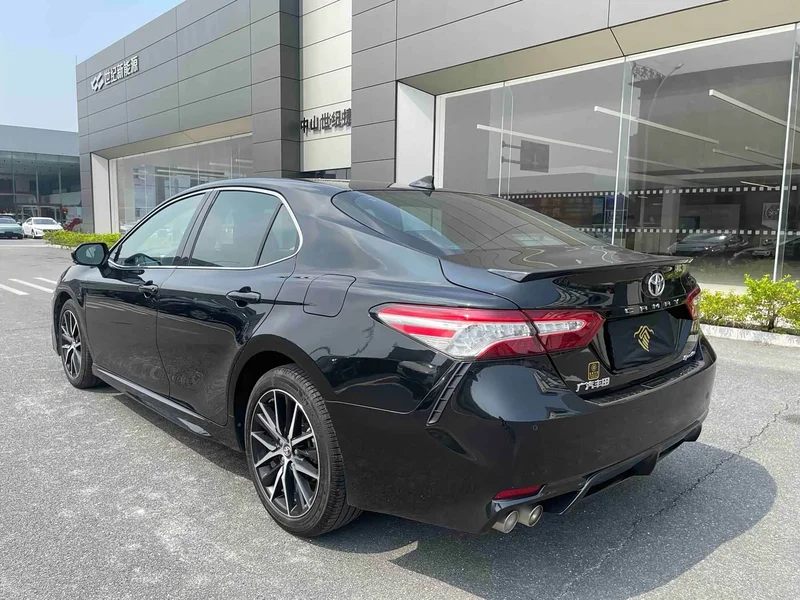 Toyota Camry — фото 7