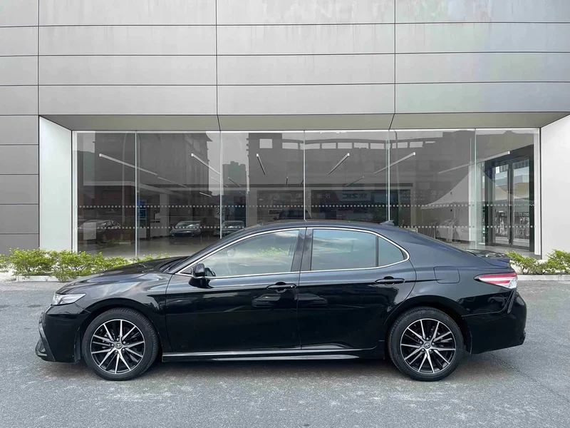 Toyota Camry — фото 10
