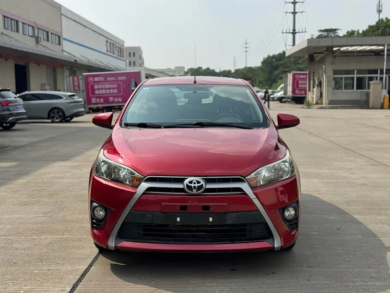 Toyota Yaris L — фото 2
