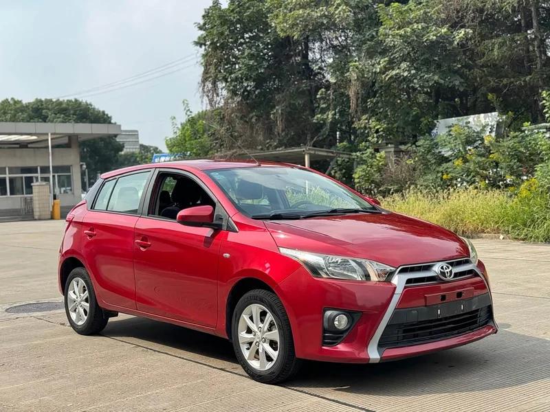 Toyota Yaris L — фото 3