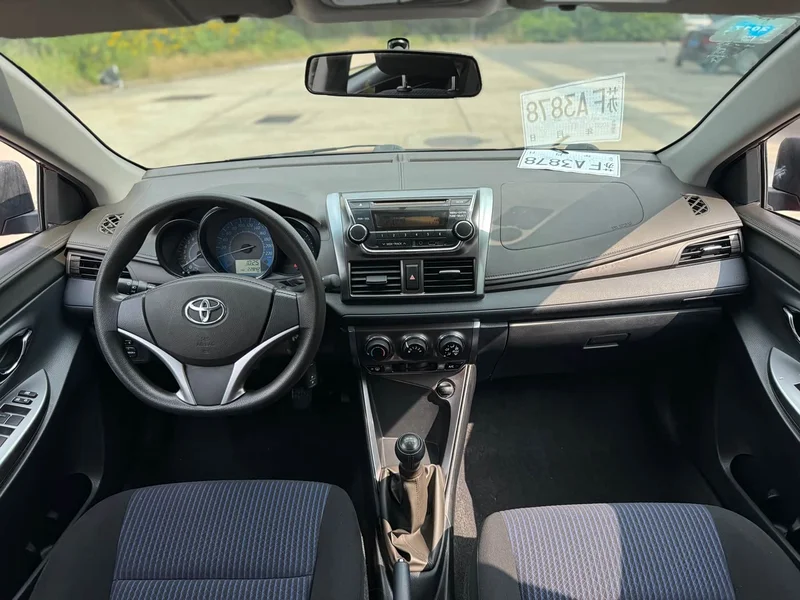 Toyota Yaris L — фото 7