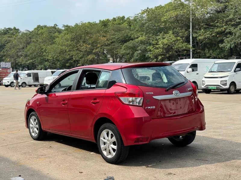 Toyota Yaris L — фото 10