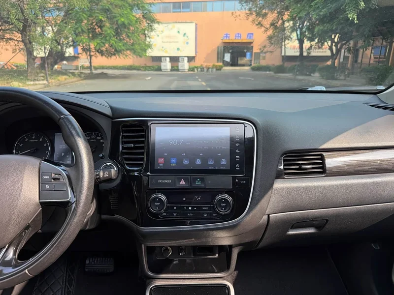 Mitsubishi Outlander — фото 13