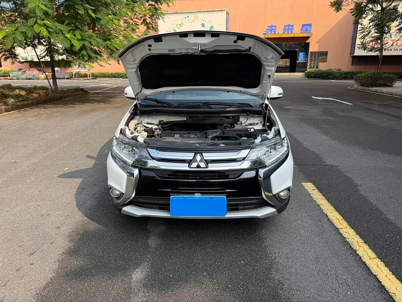 Mitsubishi Outlander — фото 15