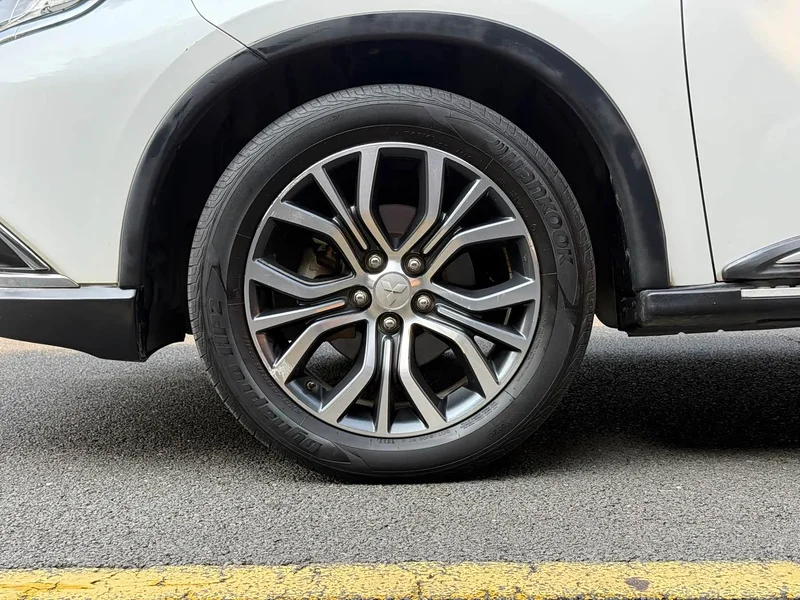 Mitsubishi Outlander — фото 16