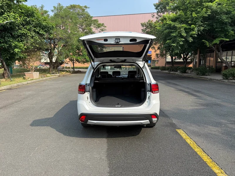 Mitsubishi Outlander — фото 17