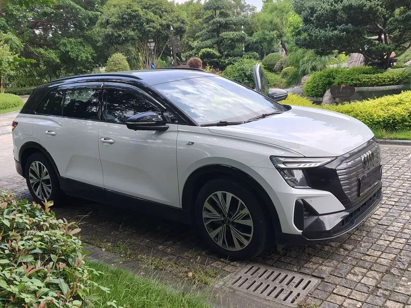Audi Q5 e-tron — фото 1