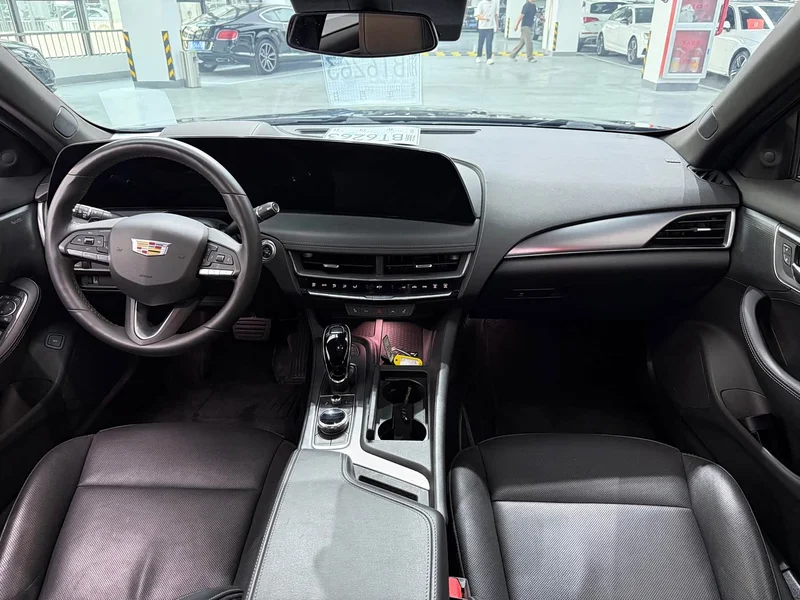 Cadillac CT5 — фото 10