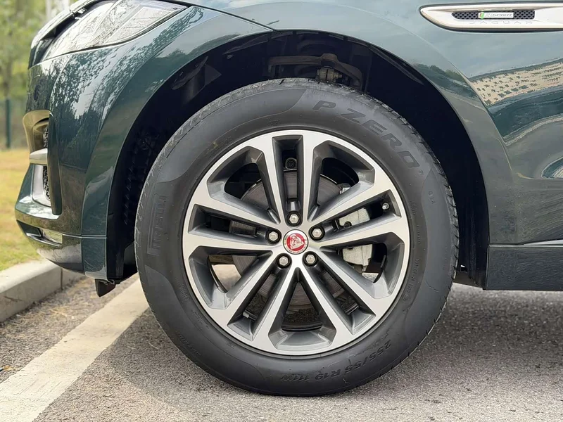 Jaguar F-PACE — фото 14