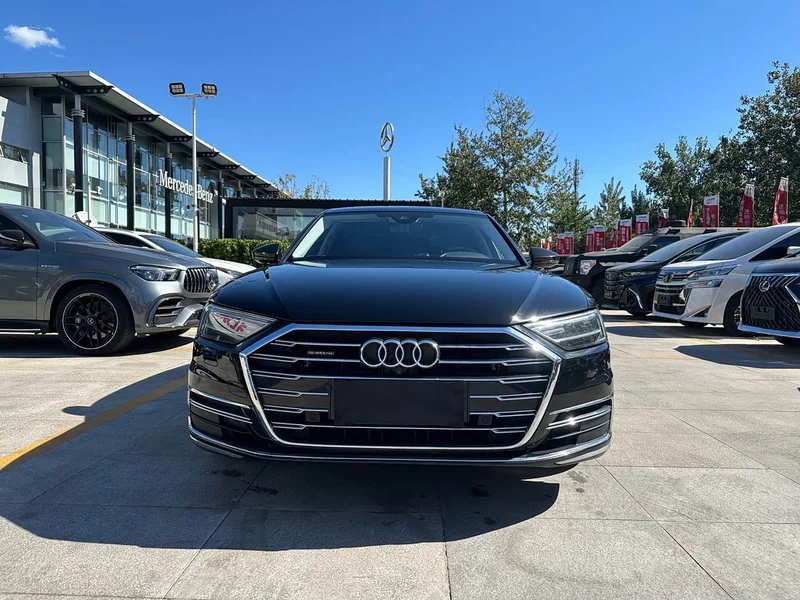 Audi A8 — фото 2