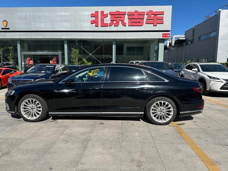 Audi A8 — фото 3