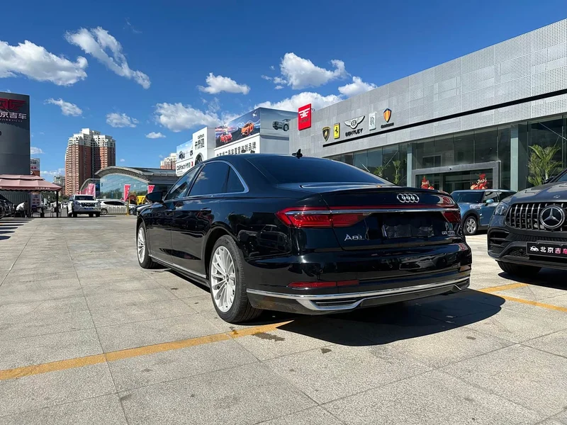 Audi A8 — фото 4