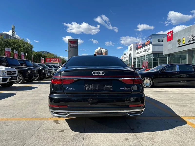 Audi A8 — фото 5