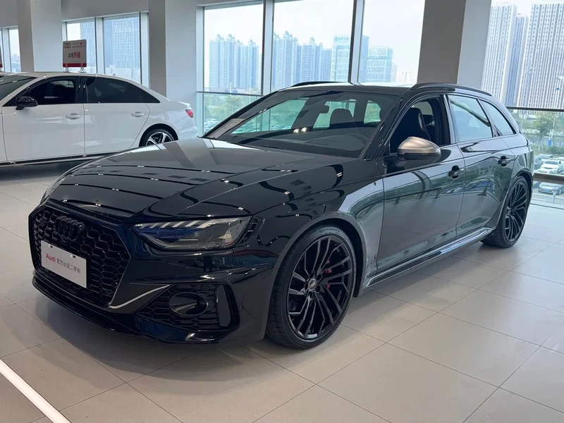 Audi RS 4 — фото 1