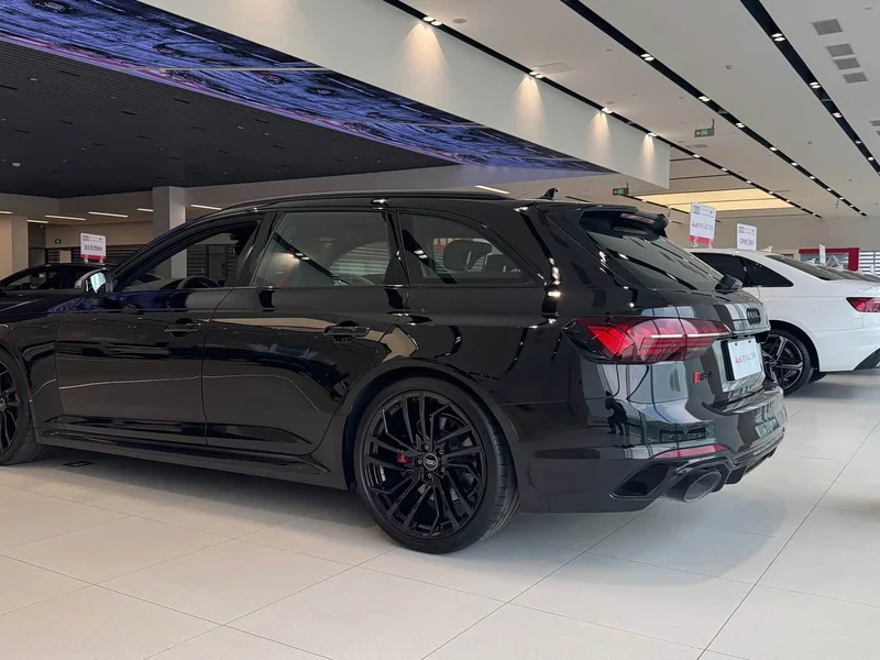 Audi RS 4 — фото 4
