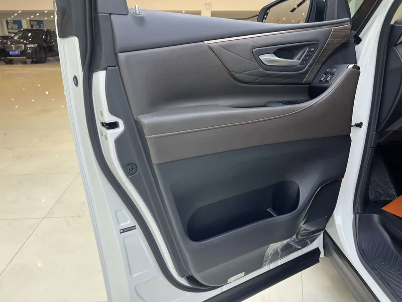 Toyota Vellfire — фото 9