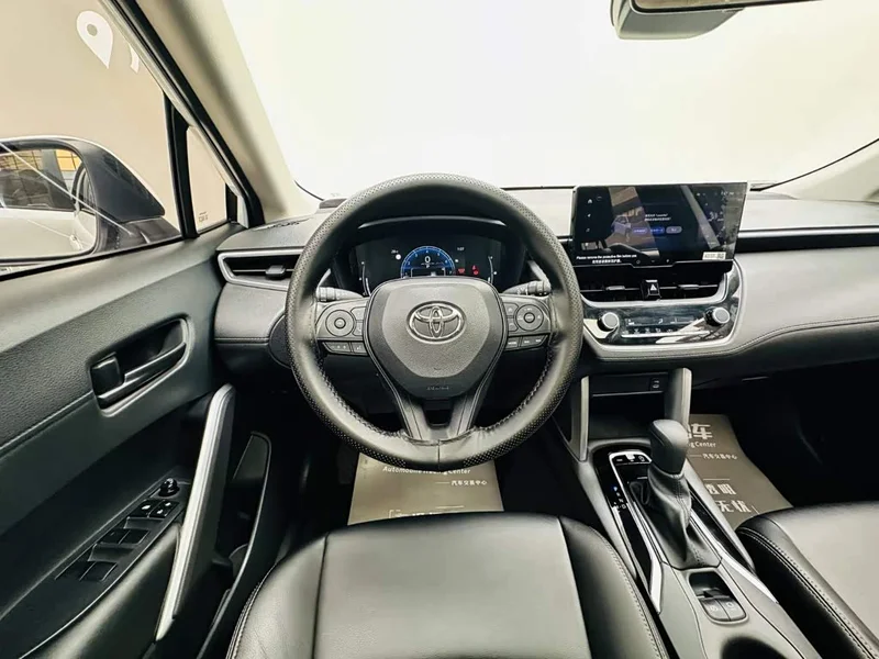 Toyota Corolla Cross — фото 13