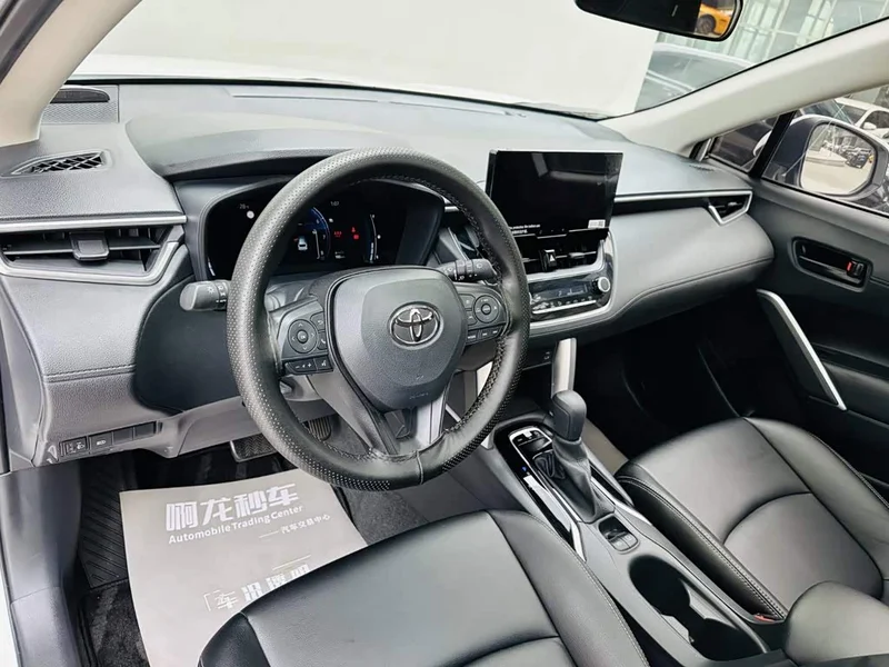 Toyota Corolla Cross — фото 9