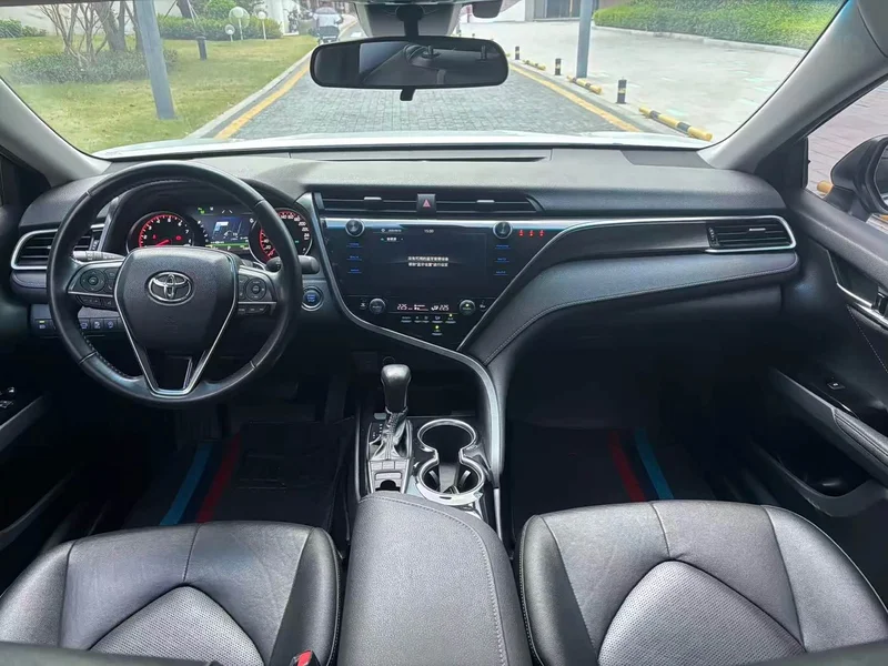 Toyota Camry — фото 9