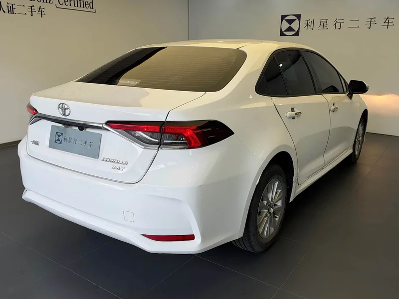 Toyota Corolla — фото 4