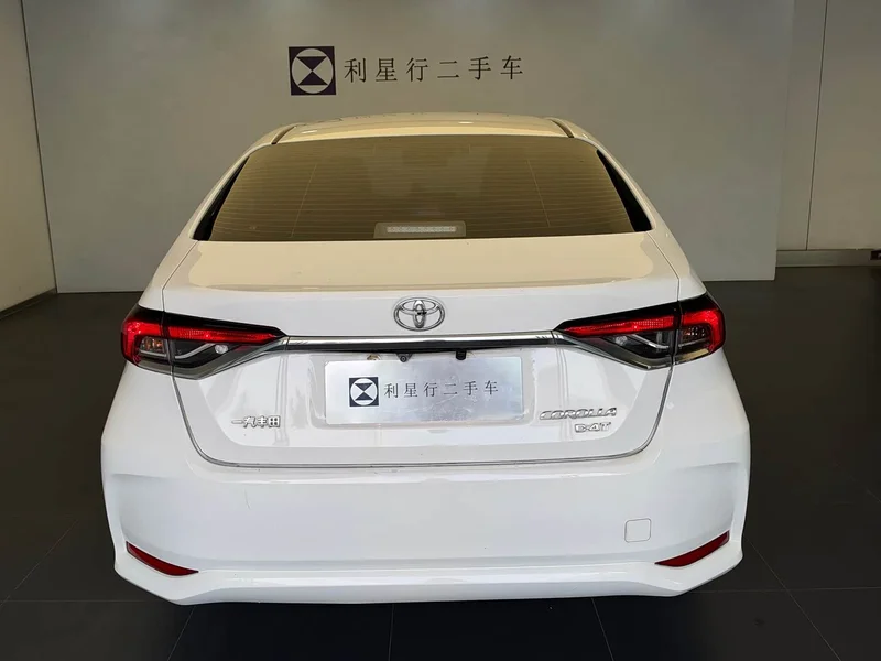 Toyota Corolla — фото 5