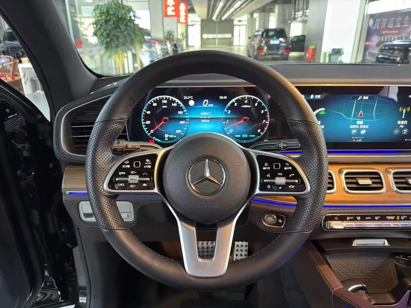 Mercedes-Benz GLS-Class — фото 8