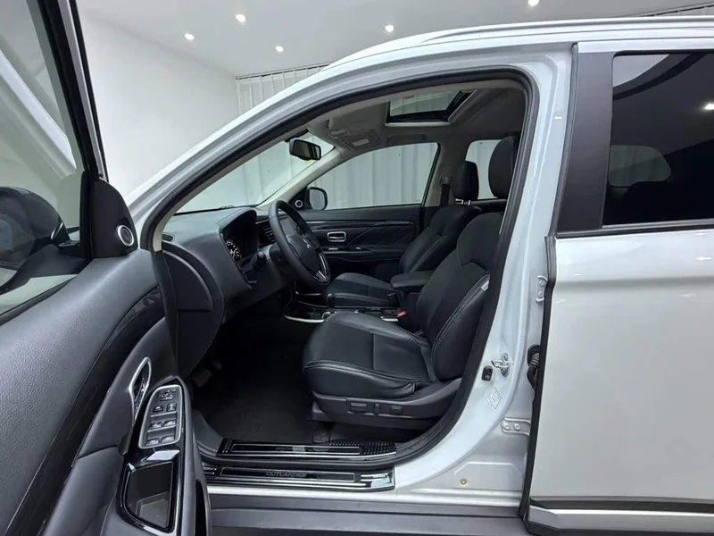 Mitsubishi Outlander — фото 17
