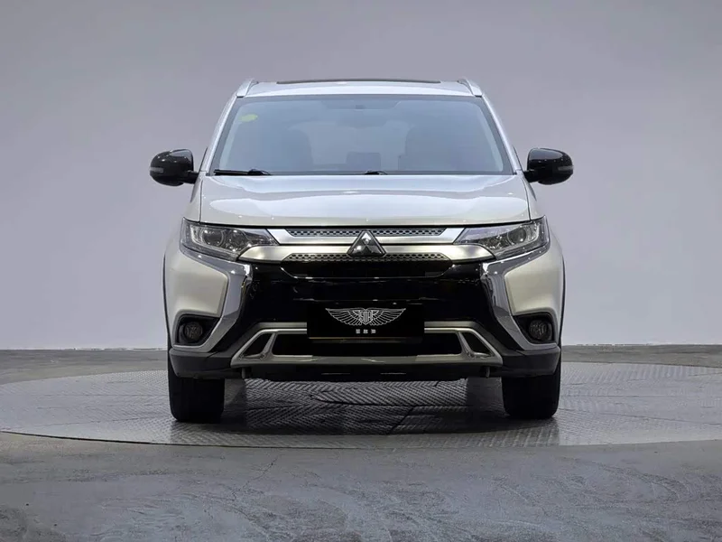 Mitsubishi Outlander — фото 2