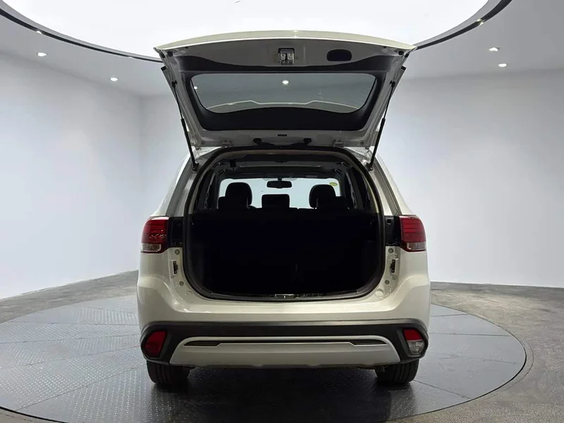 Mitsubishi Outlander — фото 10