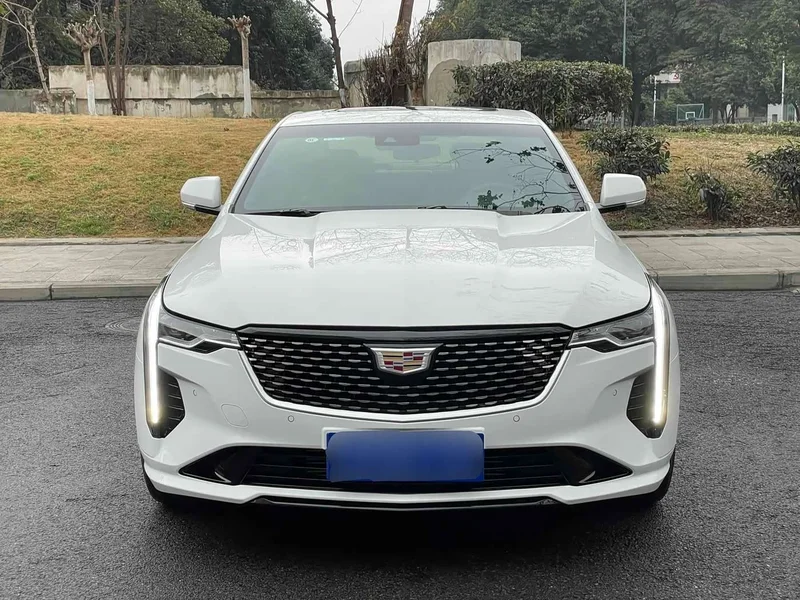Cadillac CT4 — фото 1