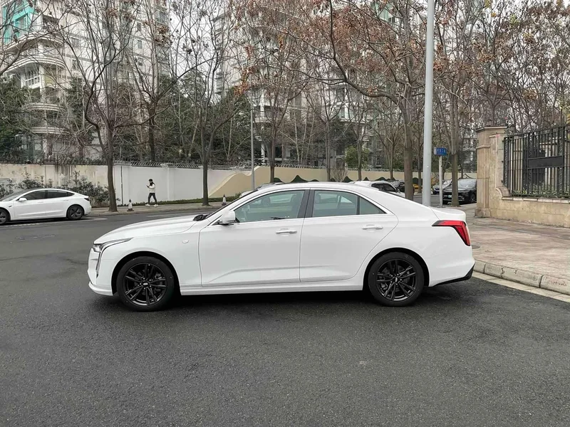 Cadillac CT4 — фото 3