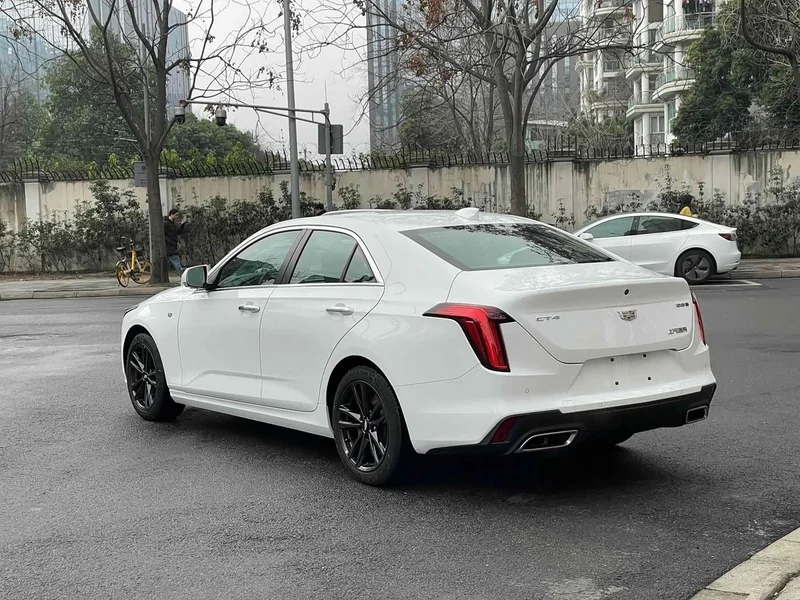 Cadillac CT4 — фото 8