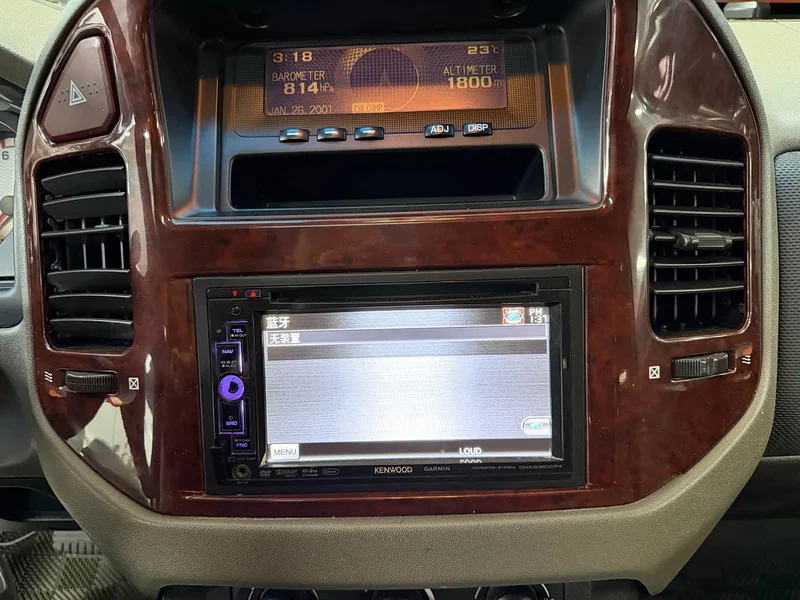 Mitsubishi Pajero (Imported) — фото 12