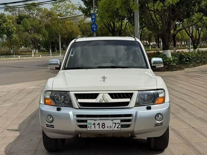 Mitsubishi Pajero (Imported) — фото 2