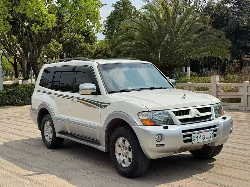 Mitsubishi Pajero (Imported) — фото 3