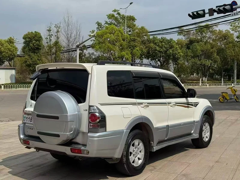 Mitsubishi Pajero (Imported) — фото 7