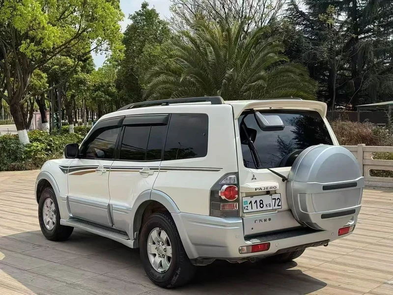 Mitsubishi Pajero (Imported) — фото 9