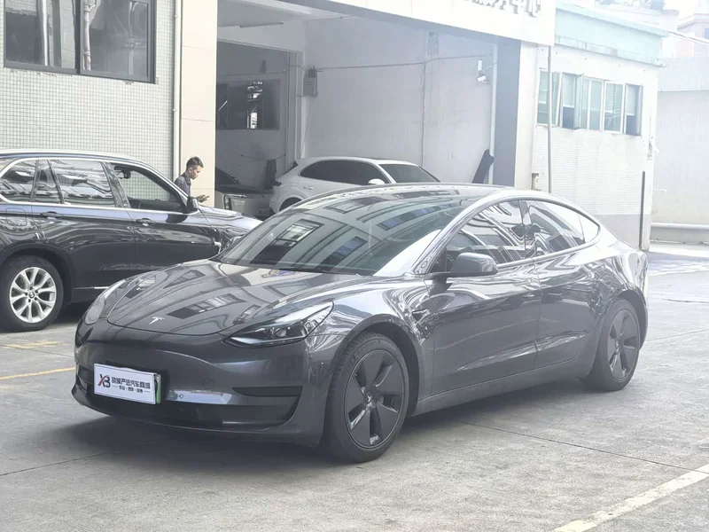 Tesla Model 3 — фото 1