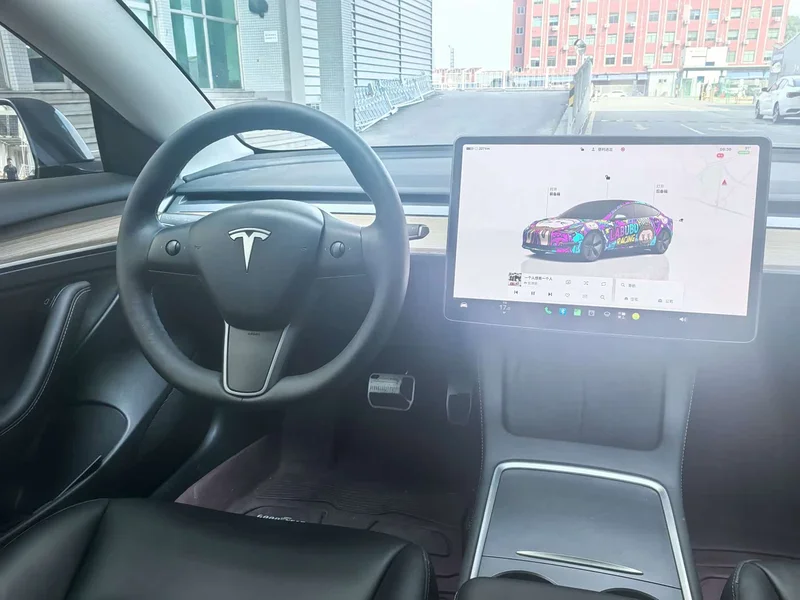 Tesla Model 3 — фото 12