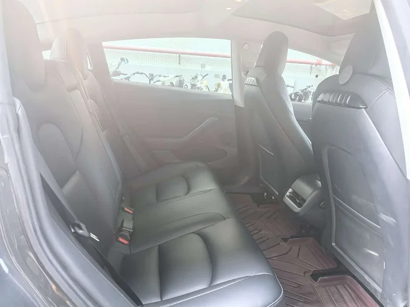Tesla Model 3 — фото 15