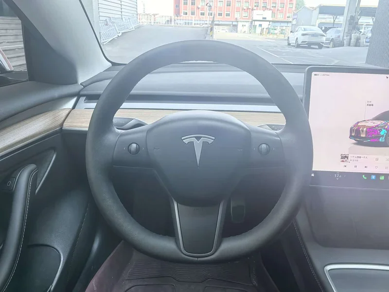 Tesla Model 3 — фото 16
