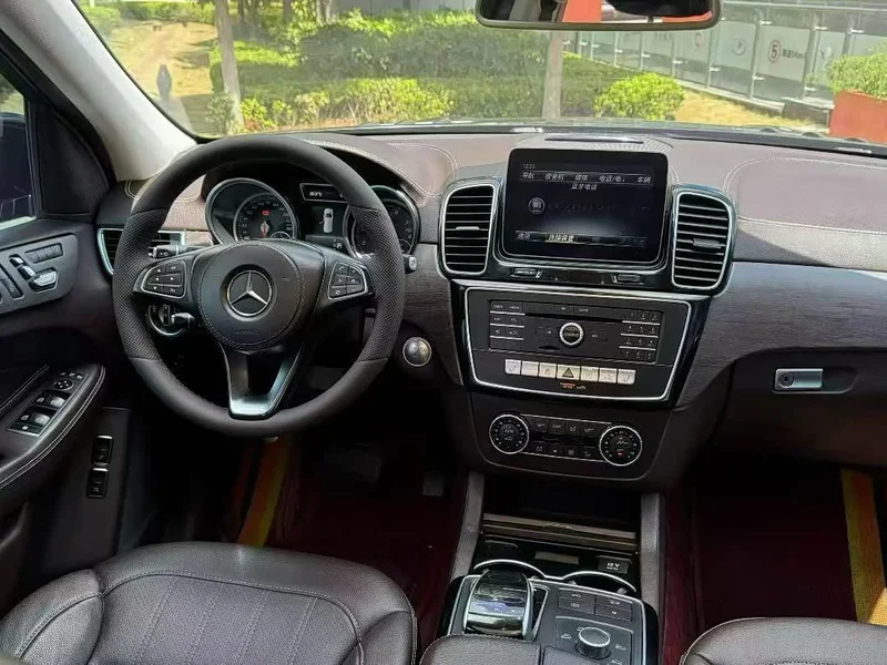 Mercedes-Benz GLS — фото 9