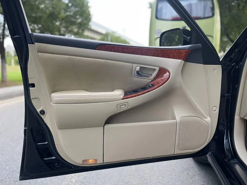 Toyota Crown — фото 13