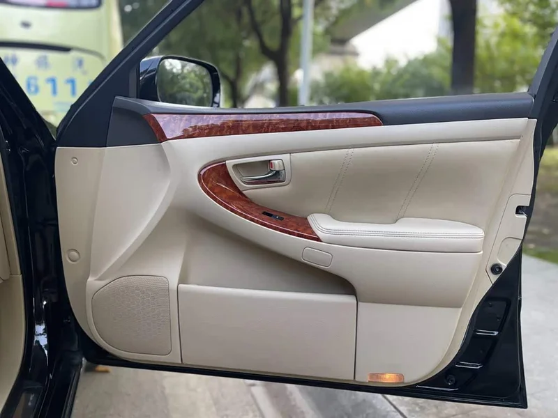 Toyota Crown — фото 16