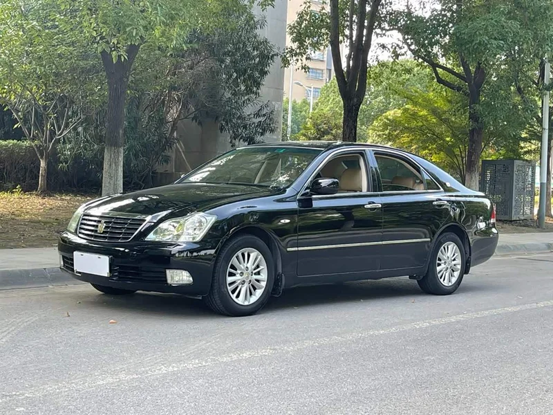 Toyota Crown — фото 2