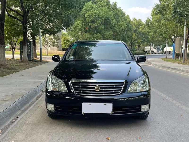 Toyota Crown — фото 3