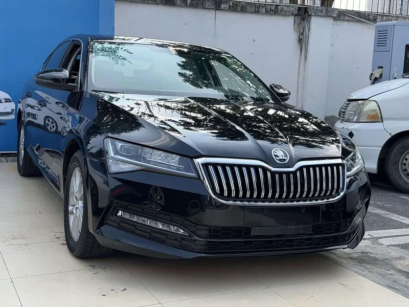 Skoda Superb — фото 1
