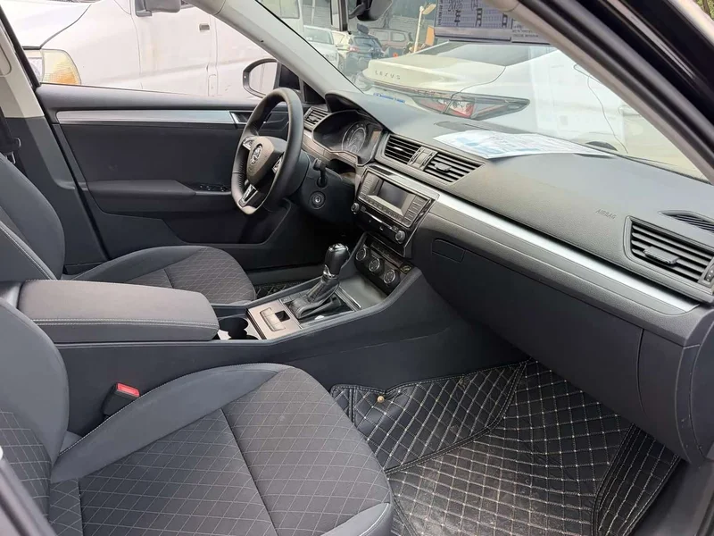 Skoda Superb — фото 12