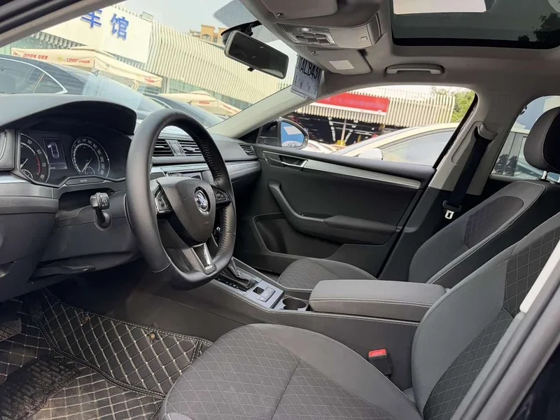 Skoda Superb — фото 4