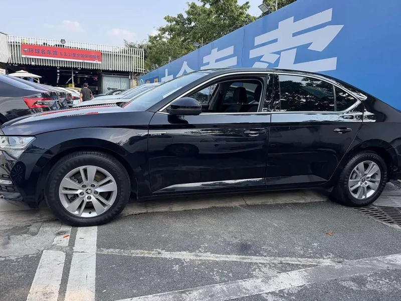 Skoda Superb — фото 9